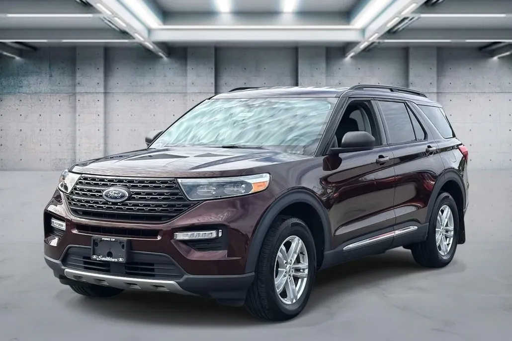 2022 Ford Explorer XLT photo 1