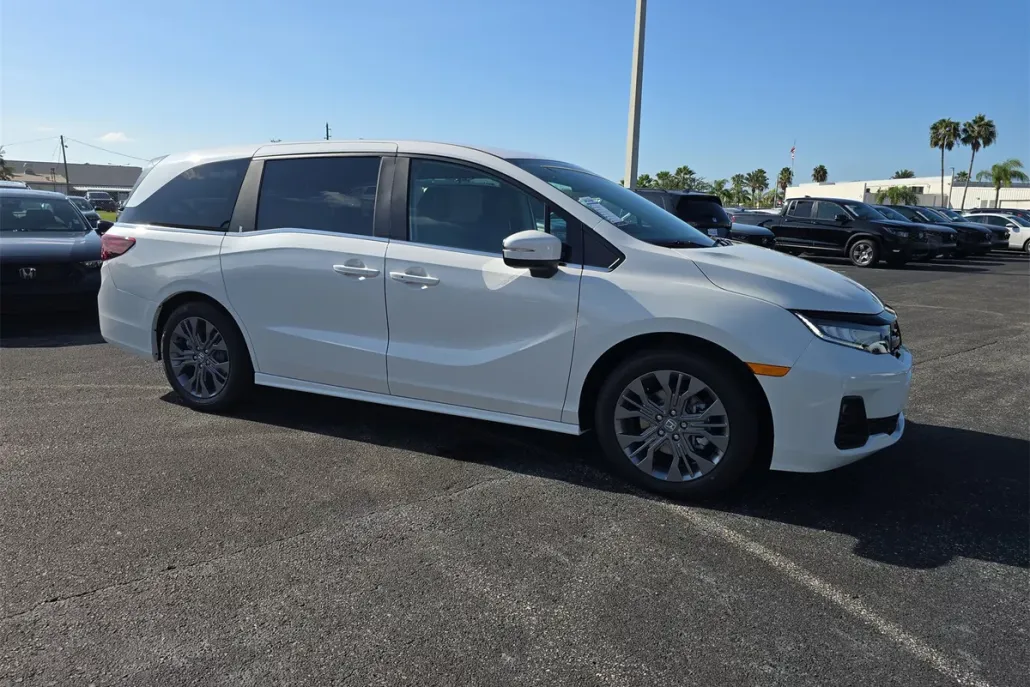 2026 Honda Odyssey Touring photo 1