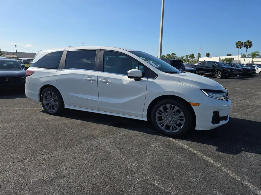 2026 Honda Odyssey Touring photo 1