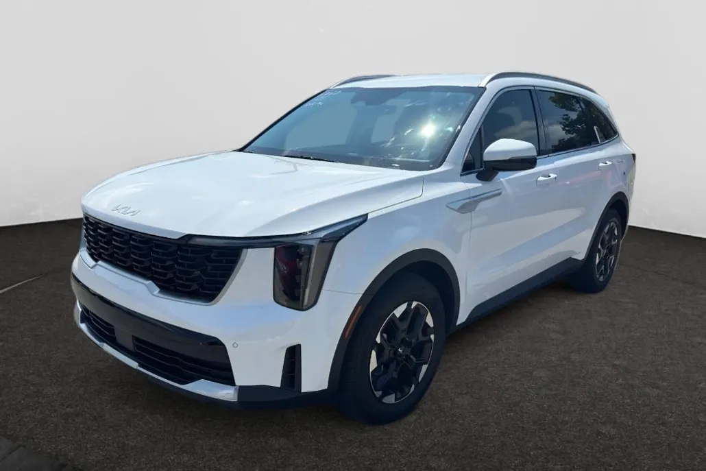 2025 Kia Sorento S photo 1