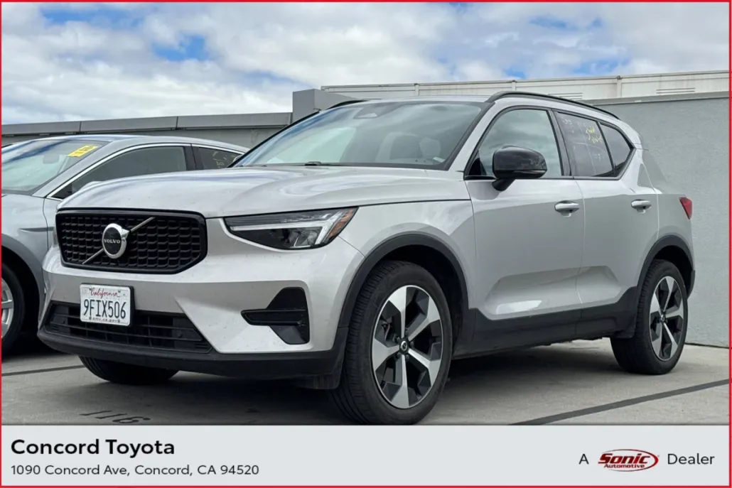 2024 Volvo XC40 Core photo 1