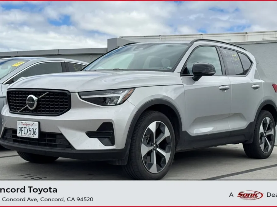 2024 Volvo XC40 Core photo 1