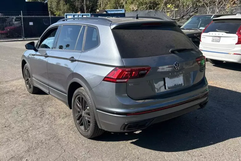 2022 Volkswagen Tiguan SE R-Line Black photo 1