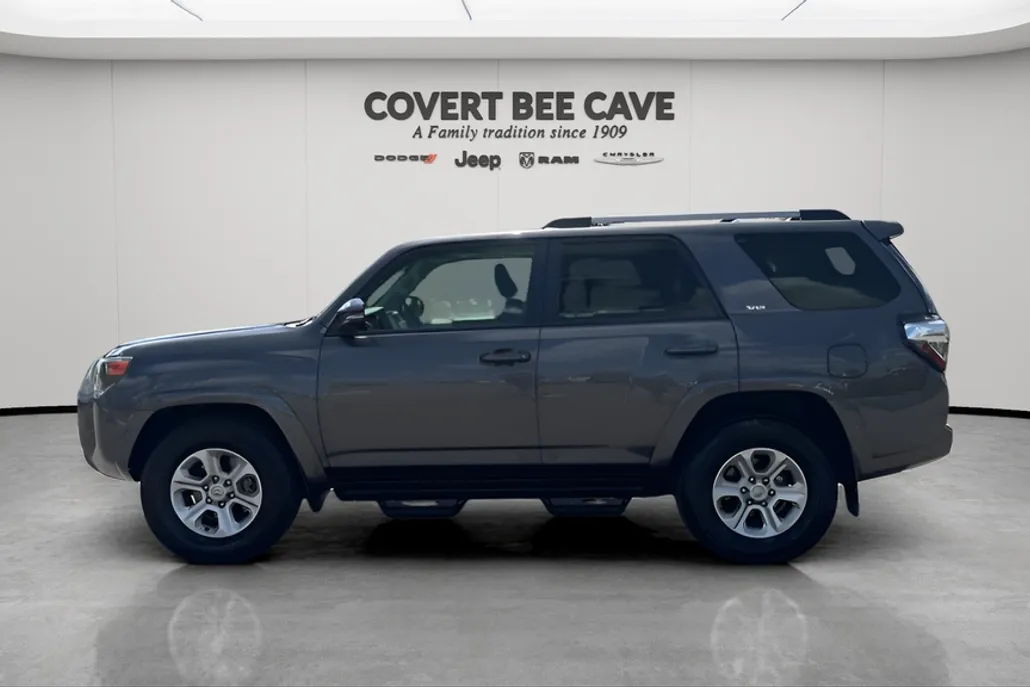 2023 Toyota RAV4 SR5 Premium photo 1