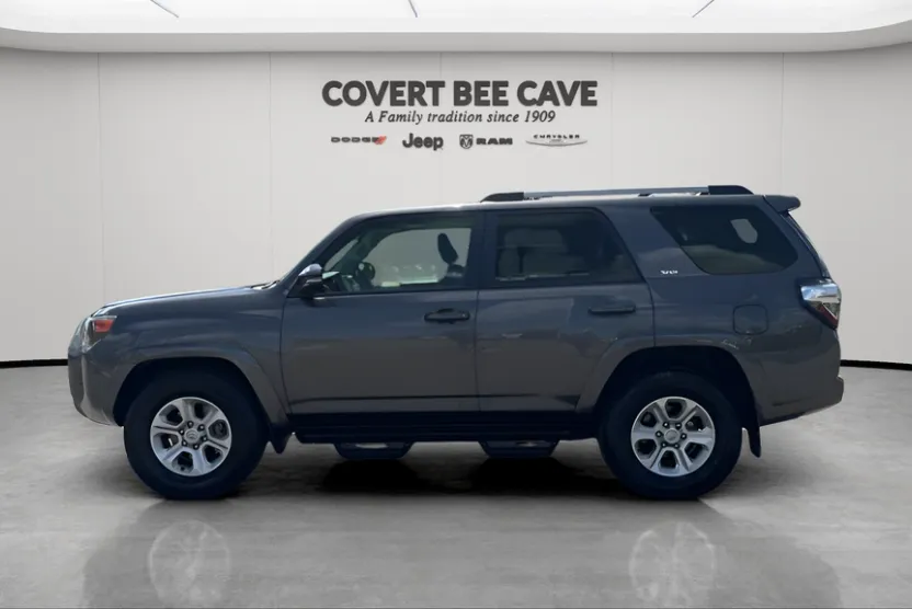 2023 Toyota RAV4 SR5 Premium photo 1