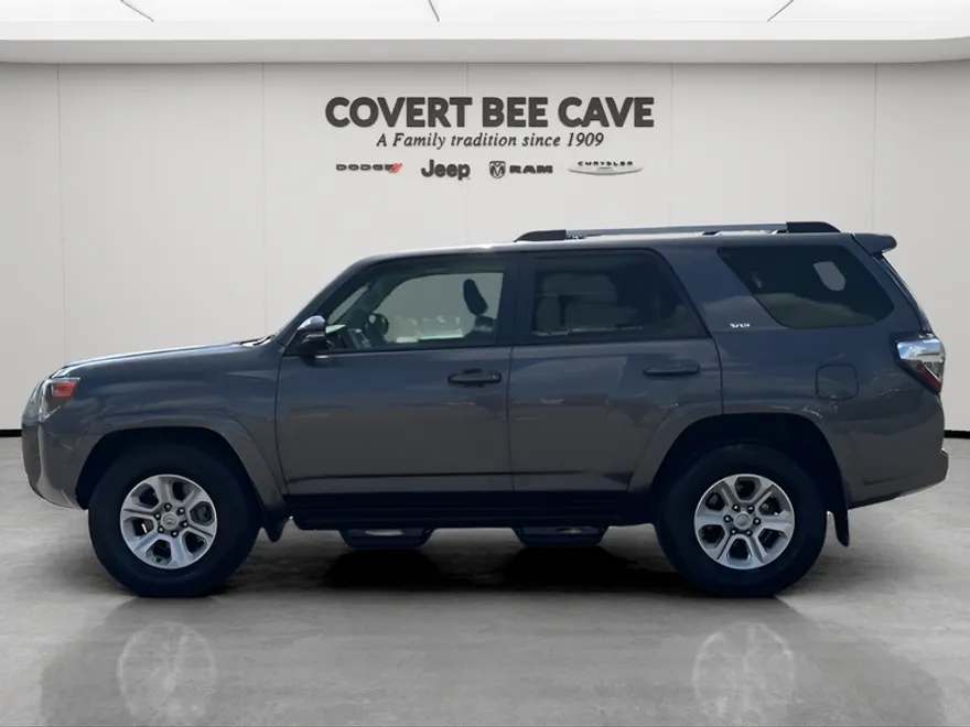 2023 Toyota RAV4 SR5 Premium photo 1