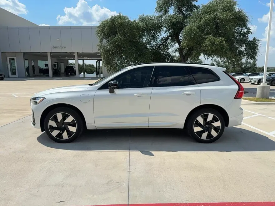 2024 Volvo XC60 Hybrid T8 Plus photo 1