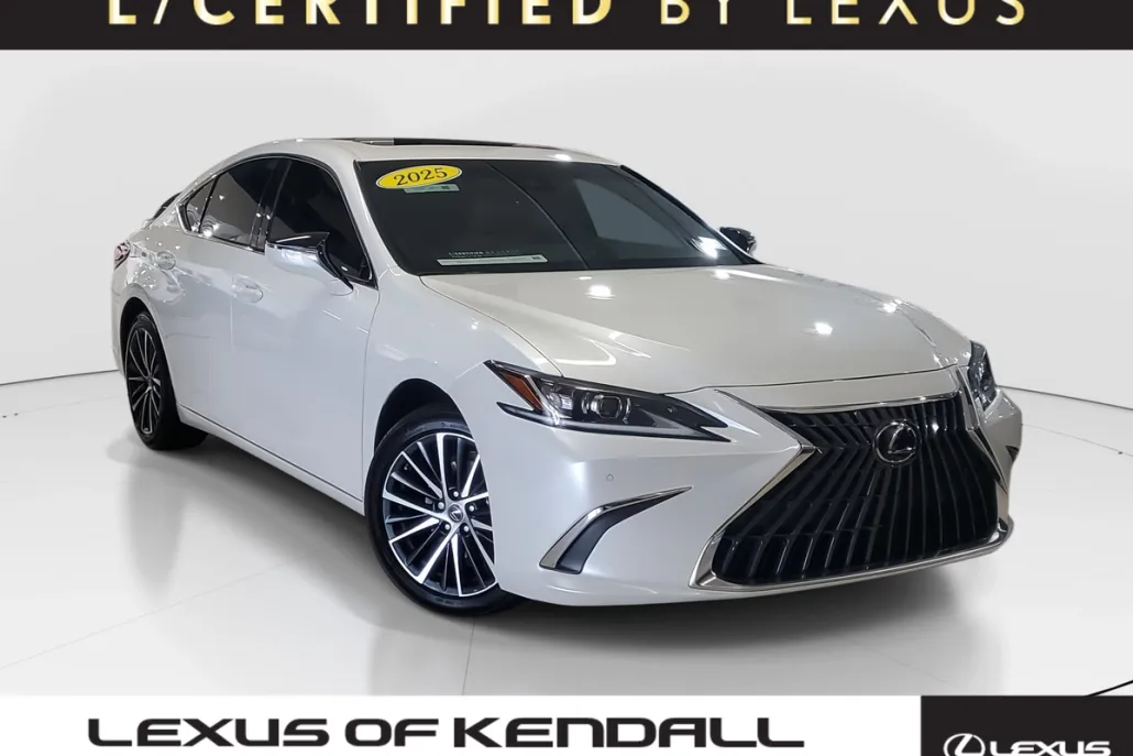 2025 Lexus ES 300h photo 1