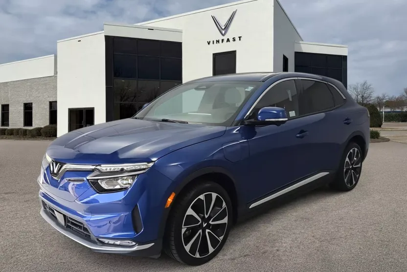 2025 Vinfast VF 8 8 photo 1