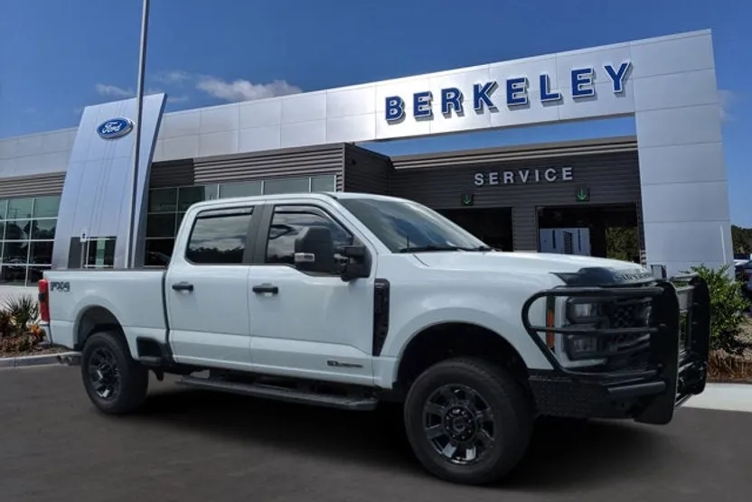 2023 Ford F-350 XL photo 1