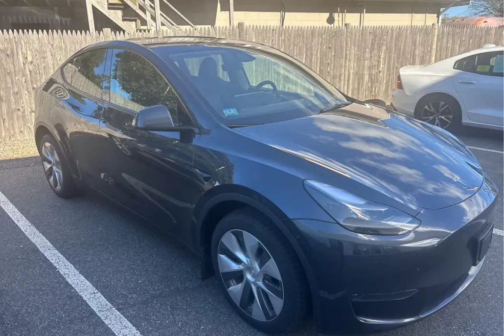 2024 Tesla Model Y Long Range photo 1