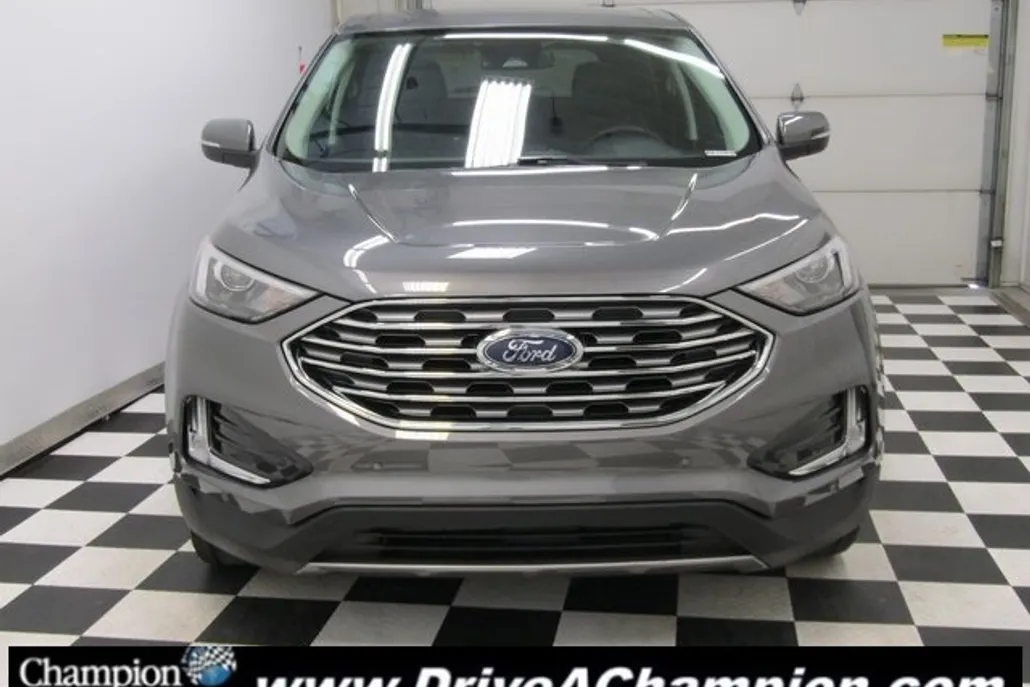 2024 Ford Edge Titanium photo 1