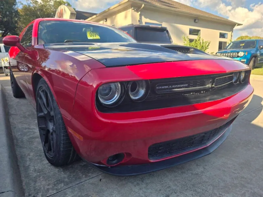 2015 Dodge Challenger SXT photo 1
