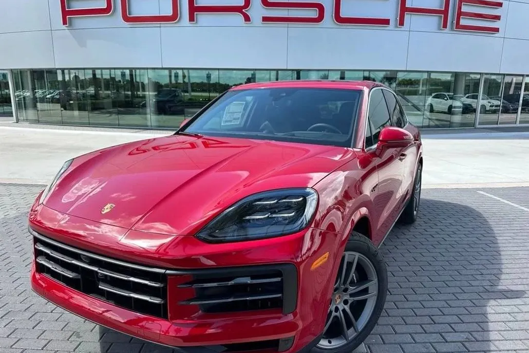 2025 Porsche Cayenne E-Hybrid photo 1