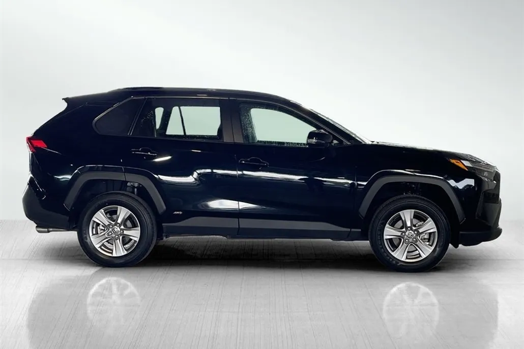 2024 Toyota RAV4 Hybrid XLE photo 1