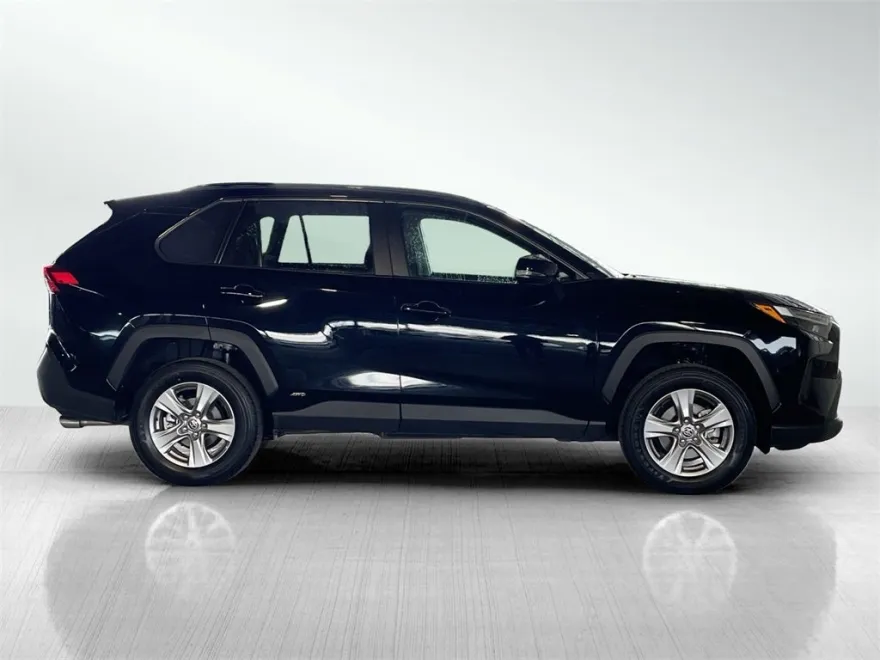2024 Toyota RAV4 Hybrid XLE photo 1