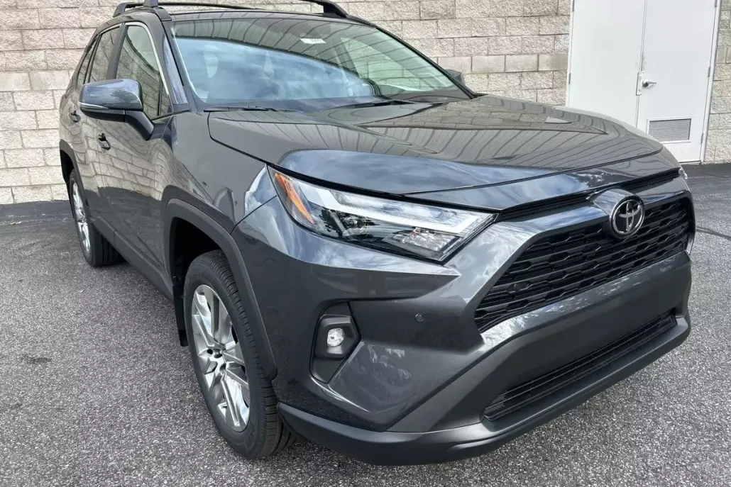 2025 Toyota RAV4 XLE Premium photo 1