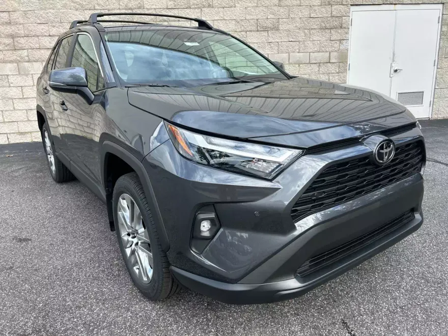 2025 Toyota RAV4 XLE Premium photo 1