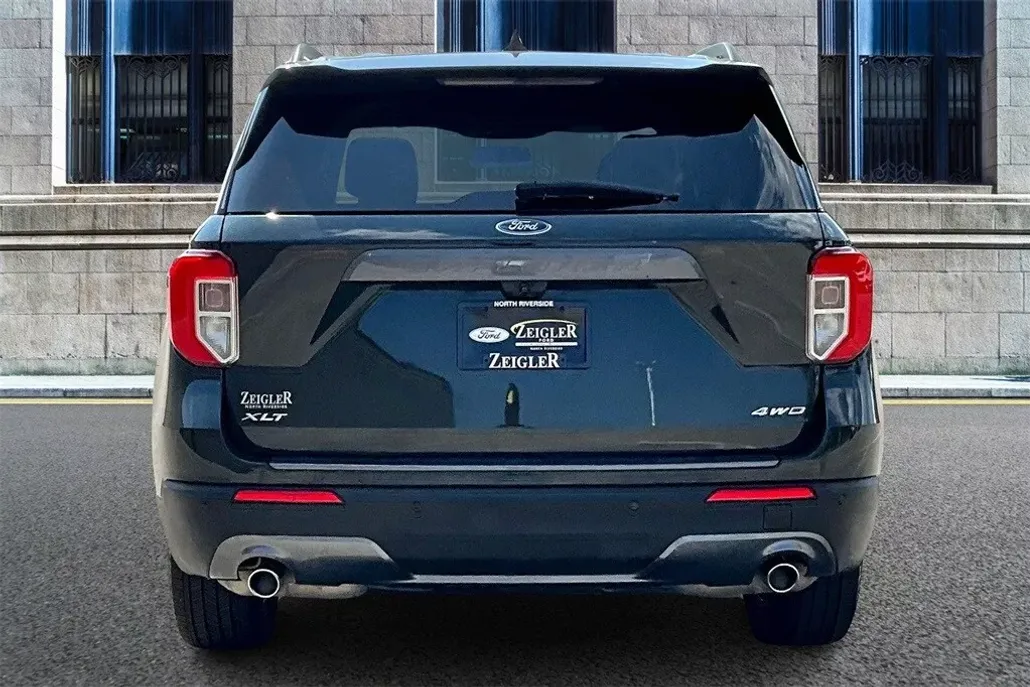 2022 Ford Explorer XLT photo 1
