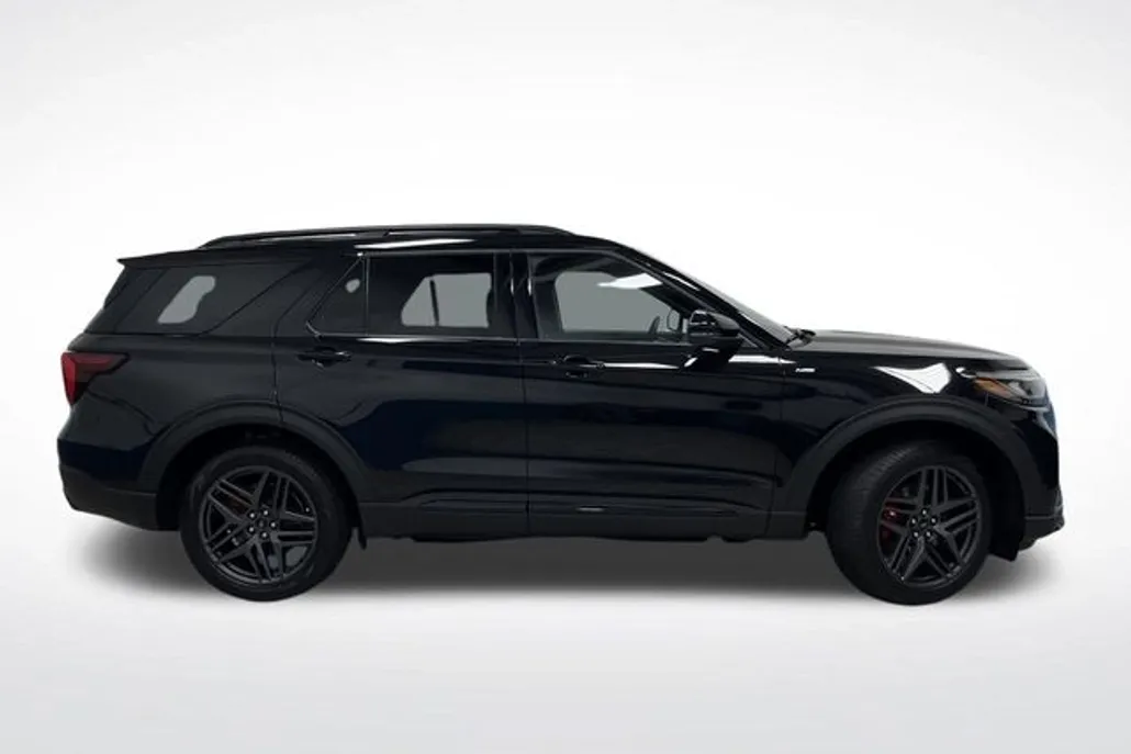 2025 Ford Explorer ST-Line photo 1