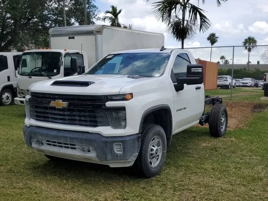 2025 Chevrolet Silverado 2500HD photo 1