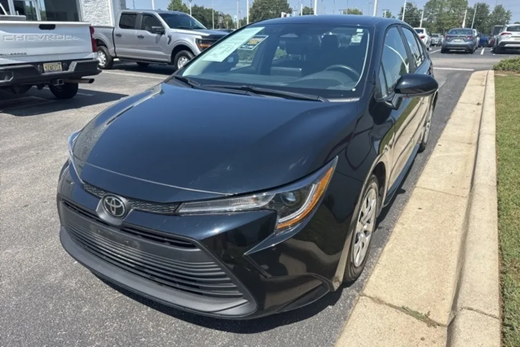 2024 Toyota Corolla LE photo 1