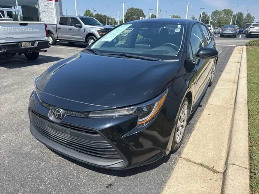 2024 Toyota Corolla LE photo 1