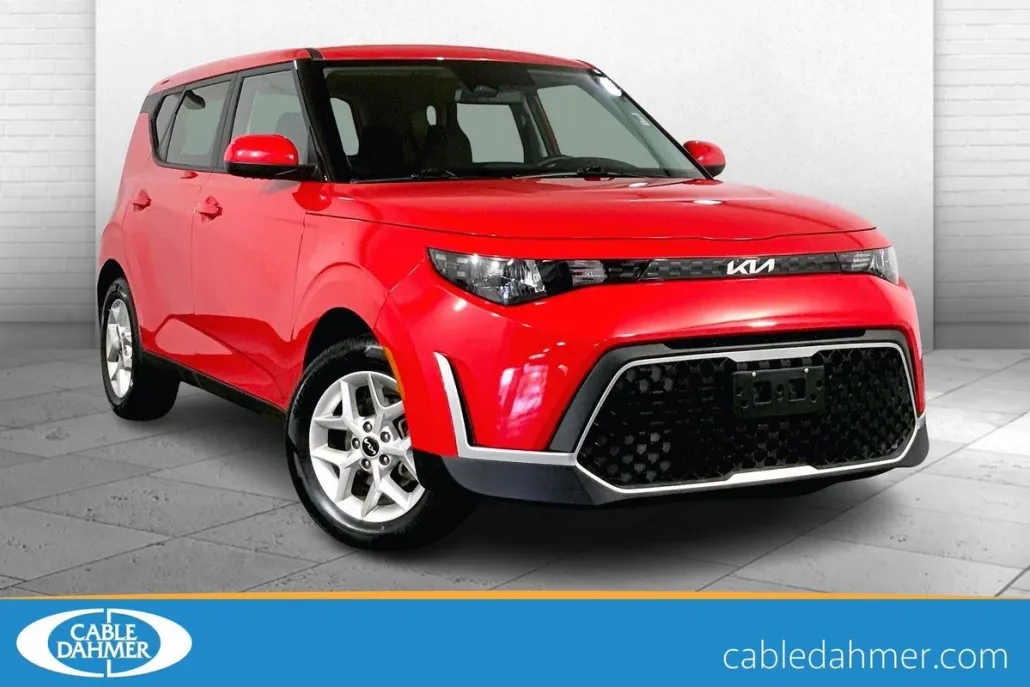 2024 Kia Soul LX photo 1