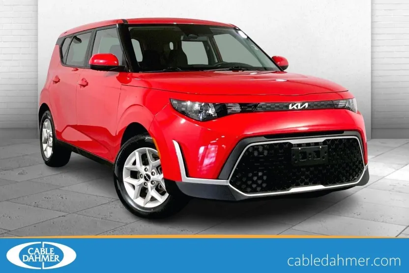 2024 Kia Soul LX photo 1