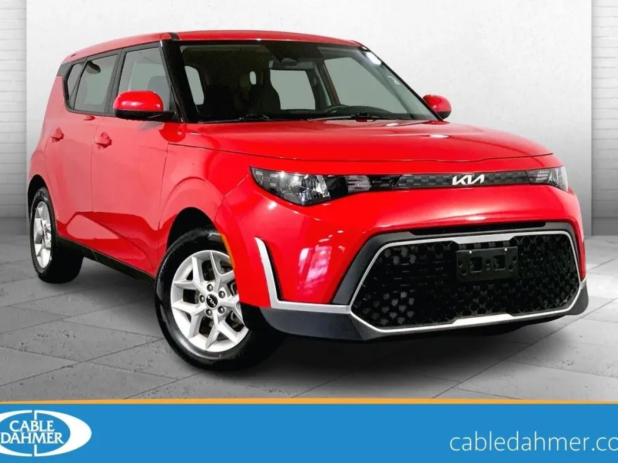 2024 Kia Soul LX photo 1