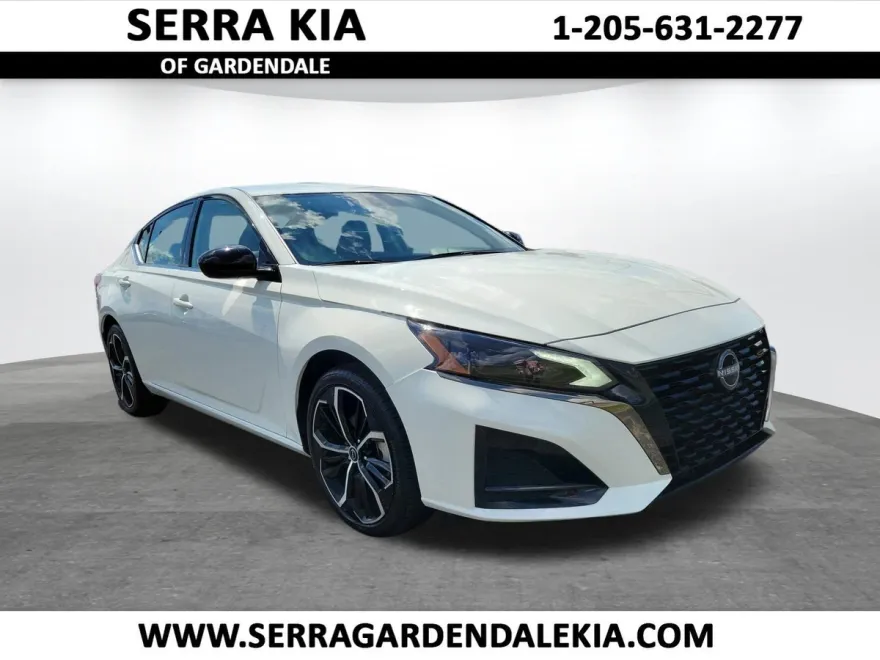 2025 Nissan Altima SR photo 1