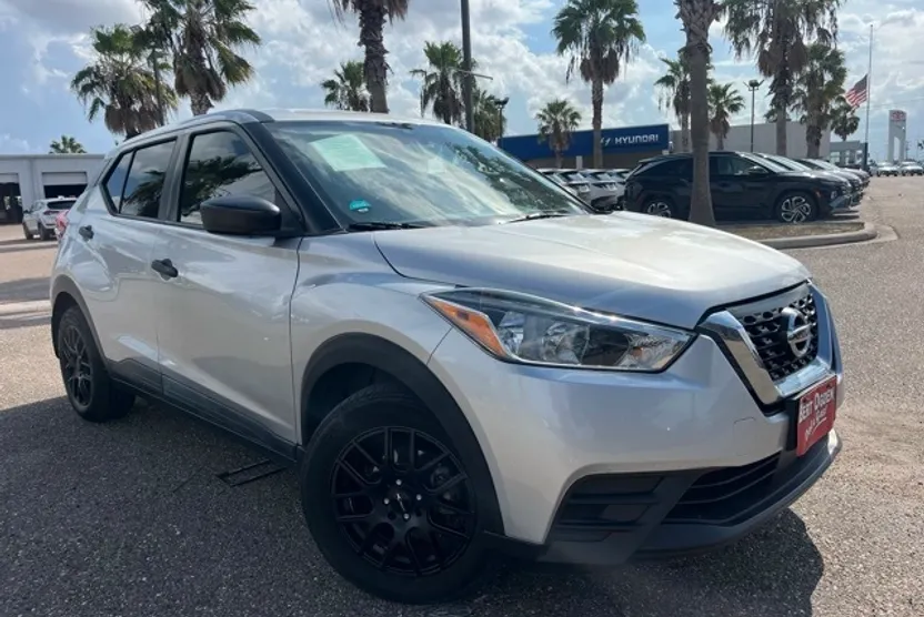 2020 Nissan Kicks S photo 1