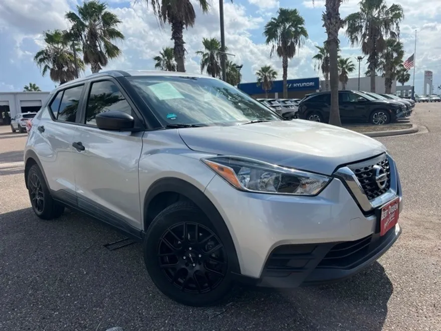 2020 Nissan Kicks S photo 1