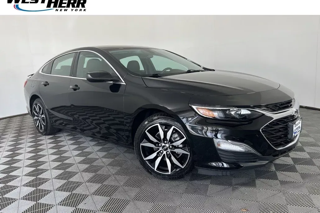 2022 Chevrolet Malibu RS photo 1