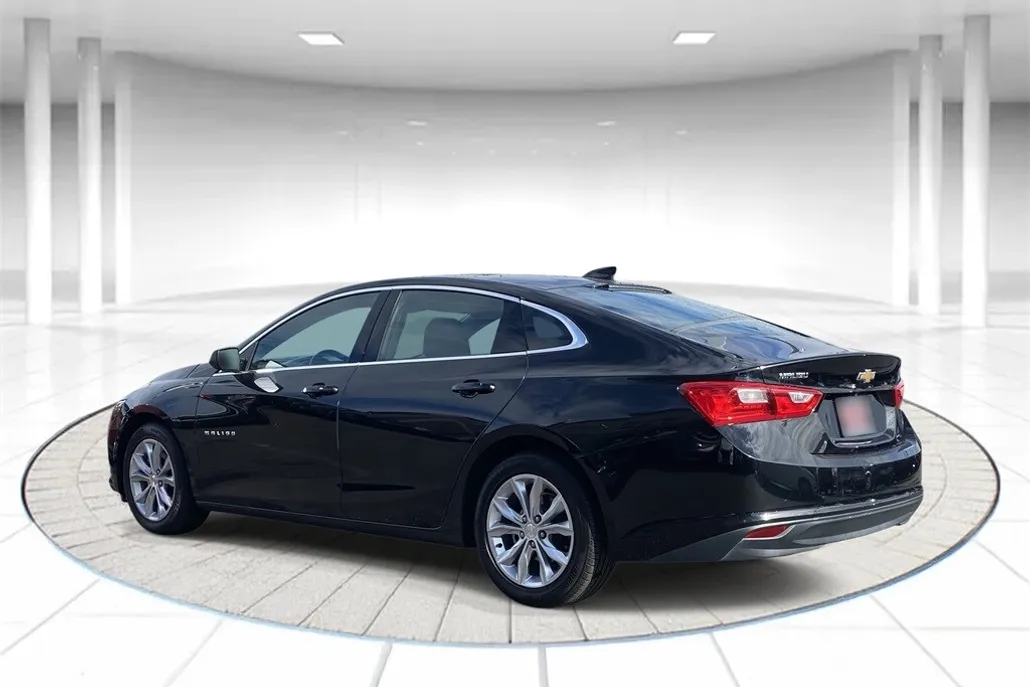2023 Chevrolet Malibu 1LT photo 1
