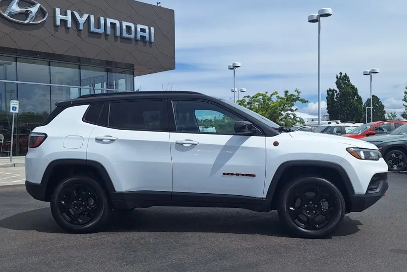 2024 Jeep Compass Trailhawk photo 1