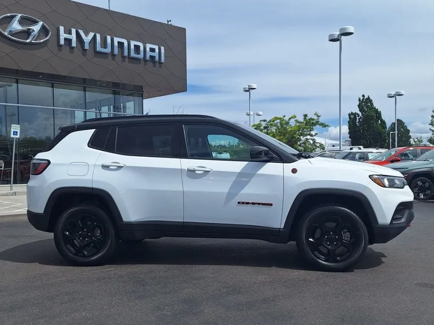2024 Jeep Compass Trailhawk photo 1
