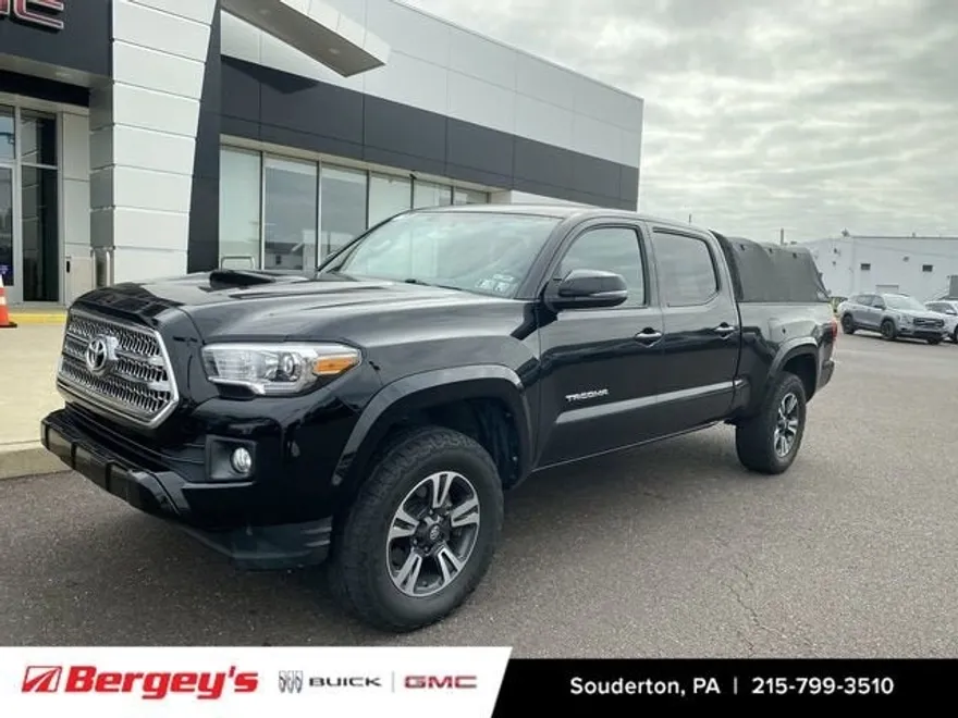 2017 Toyota Tacoma TRD Sport photo 1