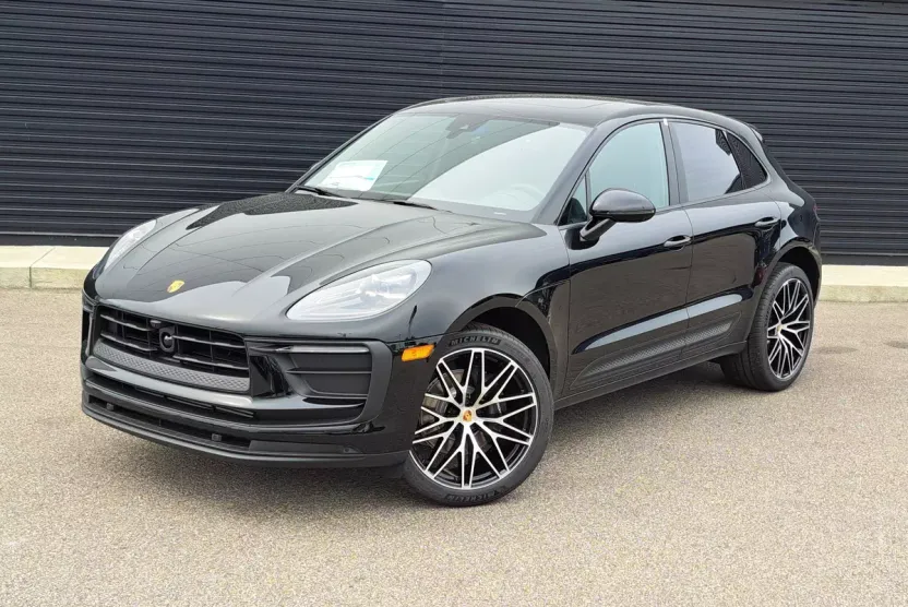 2025 Porsche Macan T photo 1
