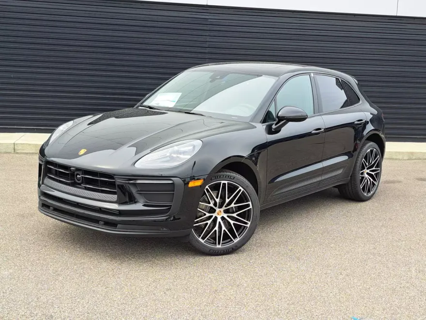 2025 Porsche Macan T photo 1