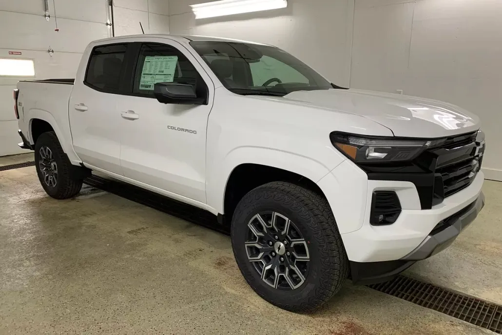 2025 Chevrolet Colorado Z71 photo 1