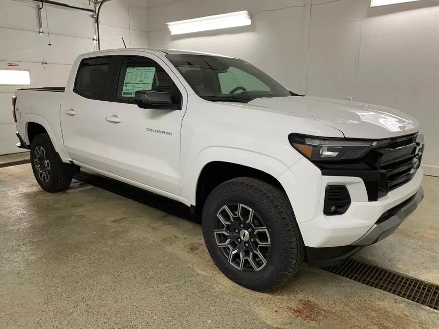 2025 Chevrolet Colorado Z71 photo 1