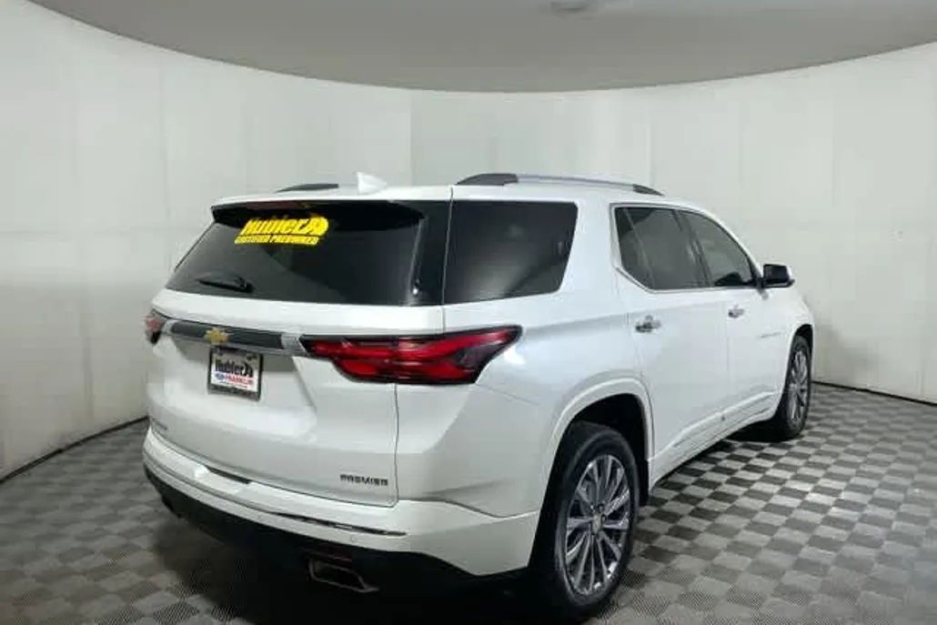 2022 Chevrolet Traverse Premier photo 1
