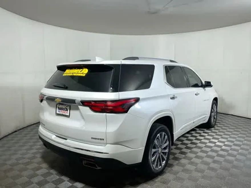 2022 Chevrolet Traverse Premier photo 1
