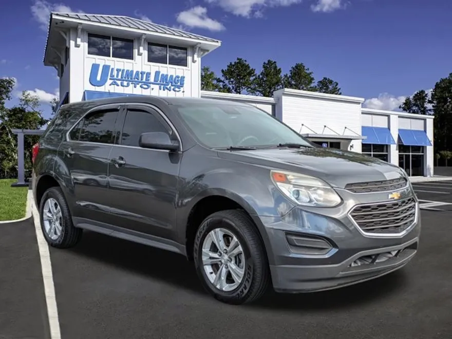 2017 Chevrolet Equinox LS photo 1