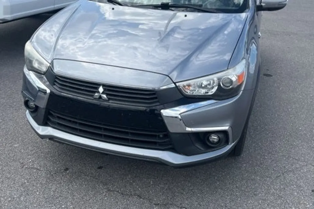 2017 Mitsubishi Outlander Sport SE photo 1