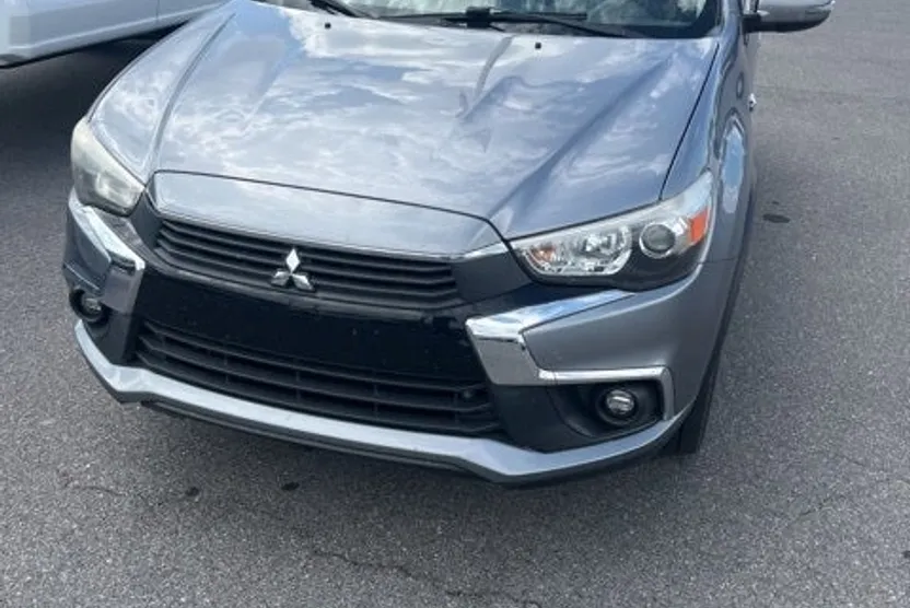 2017 Mitsubishi Outlander Sport SE photo 1