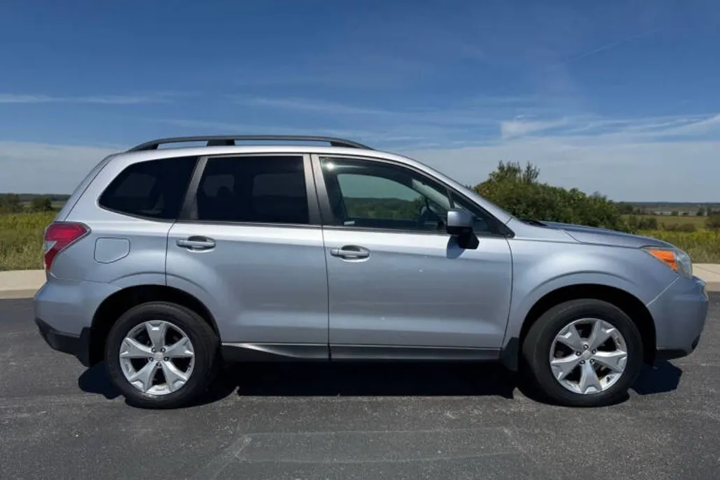 2014 Subaru Forester 2.5i Premium photo 1