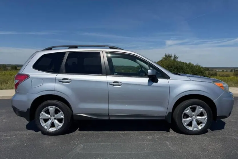 2014 Subaru Forester 2.5i Premium photo 1