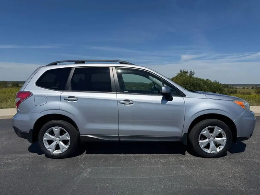 2014 Subaru Forester 2.5i Premium photo 1